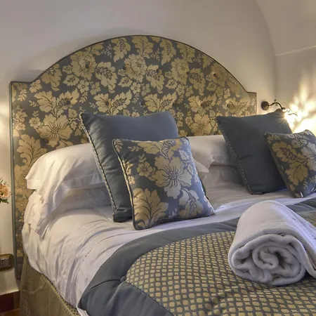 Palazzo Confalone Hotel 5*