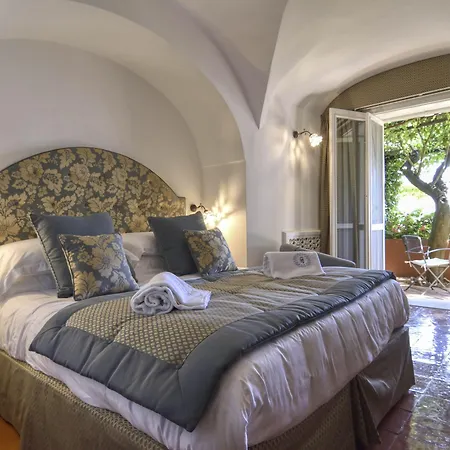 Palazzo Confalone Hotel 5*