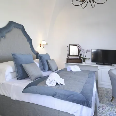 Palazzo Confalone Hotel 5*